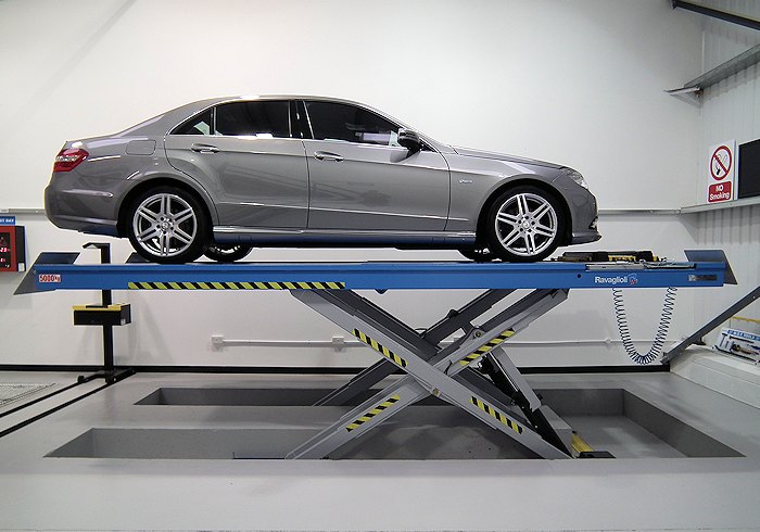 Scissor lift to view underside of vehicle